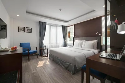 Premier tweepersoonskamer met 1 of 2 bedden en uitzicht op de stad — Bonsella Hotel
